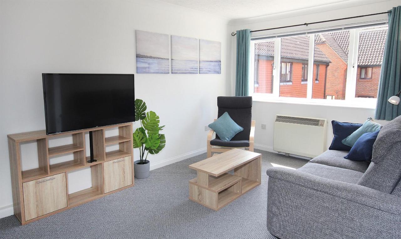 Chipad Mono - Quality City Centre Apartment, With Free Parking Space Chichester Exterior photo