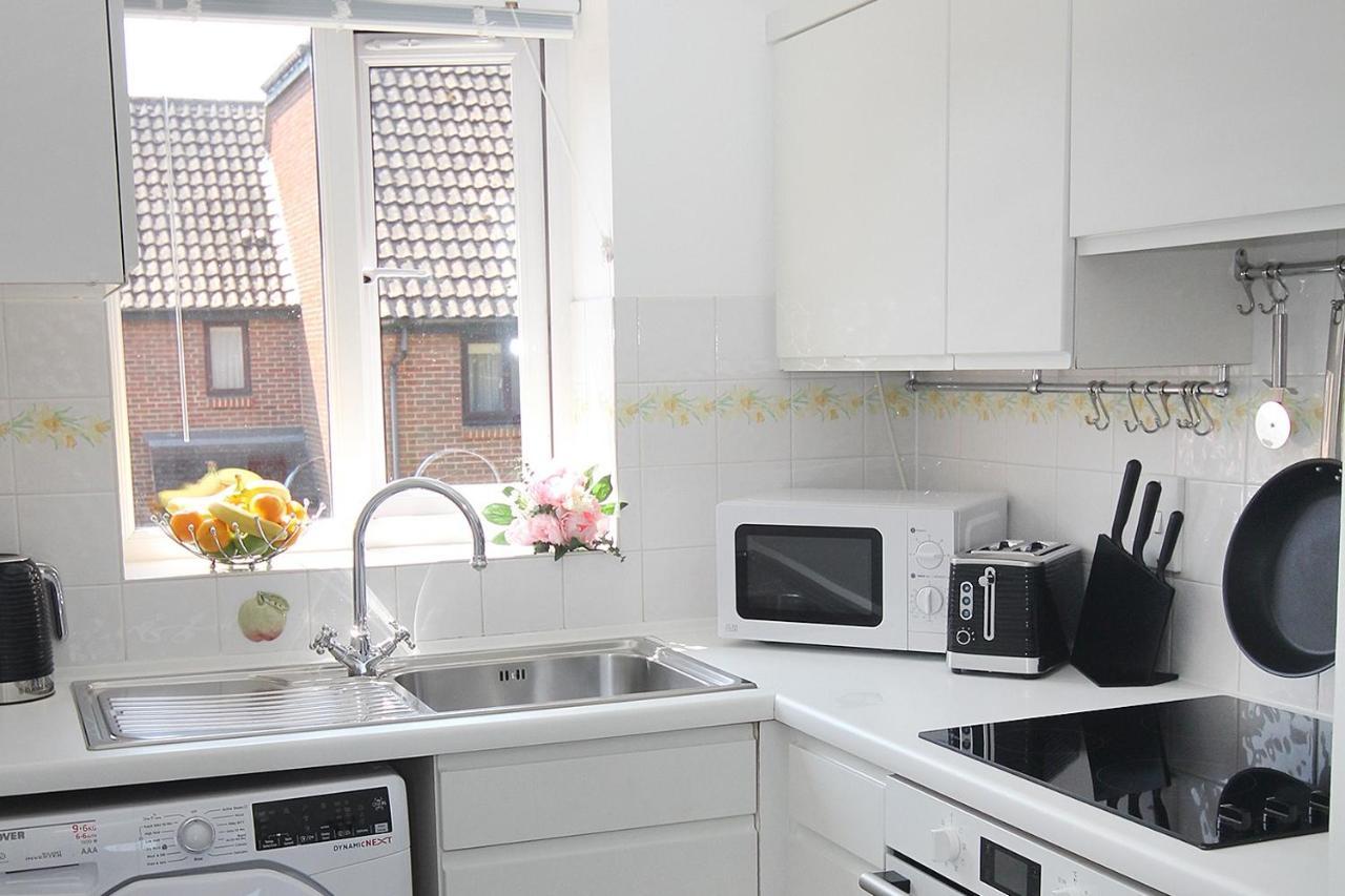 Chipad Mono - Quality City Centre Apartment, With Free Parking Space Chichester Exterior photo
